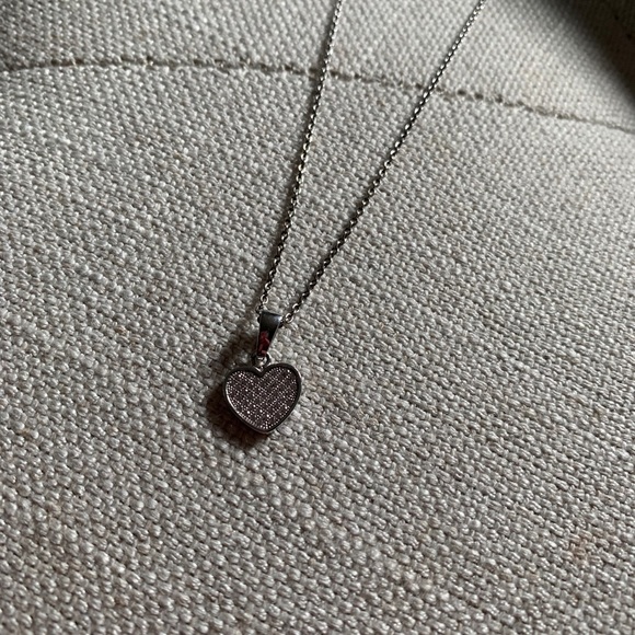 WHITE ICE - Heart Necklace - Picture 5 of 7